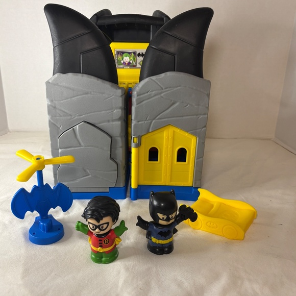 Little People DC Super Friends Batcave Playset Batman/Robin Action Figures WORKS - Picture 6 of 12
